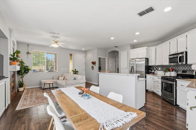 8300 White Spruce Dr, Antelope, CA 95843