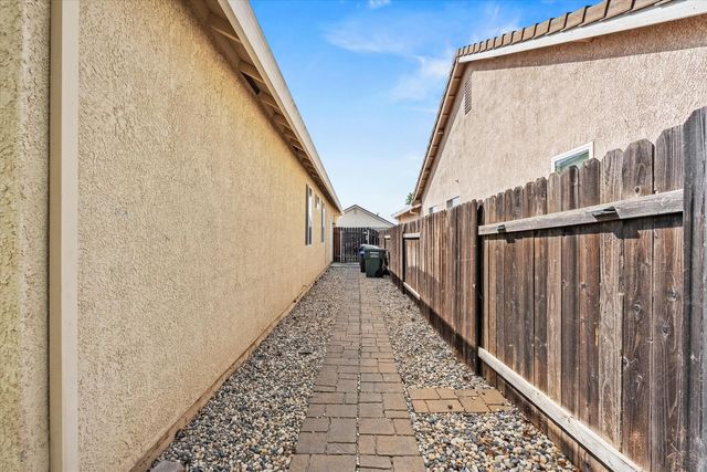 8300 White Spruce Dr, Antelope, CA 95843