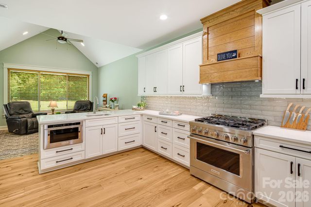 30 Shipman Parkway, Flat Rock, NC 28731