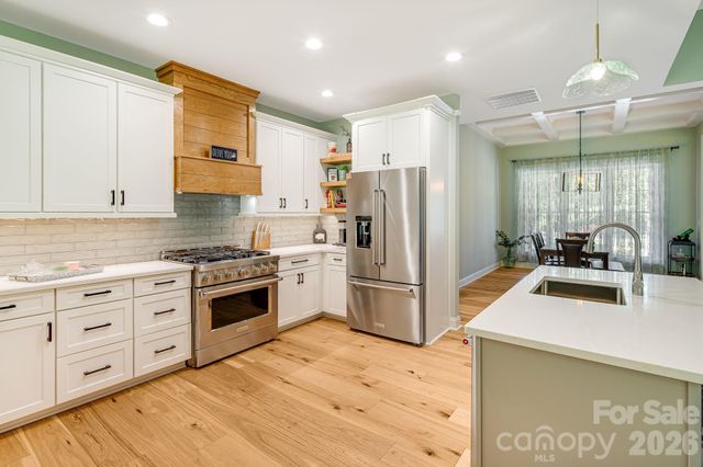 30 Shipman Parkway, Flat Rock, NC 28731
