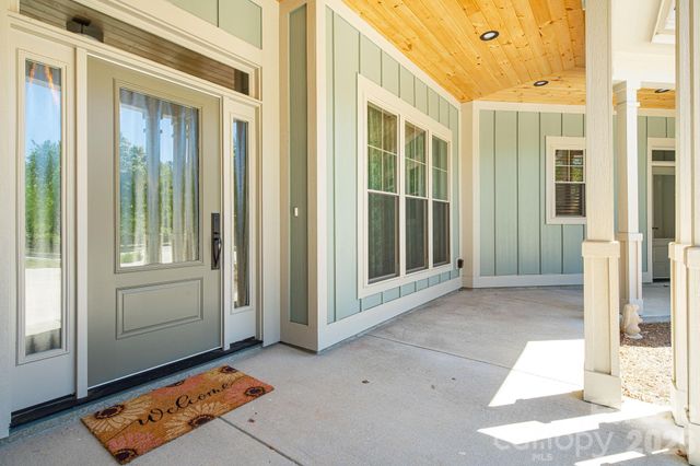 30 Shipman Parkway, Flat Rock, NC 28731