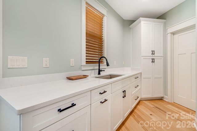 30 Shipman Parkway, Flat Rock, NC 28731