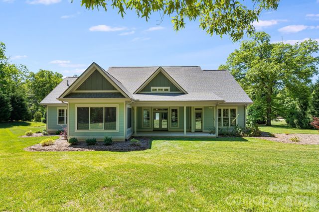 30 Shipman Parkway, Flat Rock, NC 28731