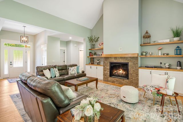 30 Shipman Parkway, Flat Rock, NC 28731