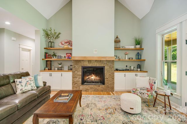 30 Shipman Parkway, Flat Rock, NC 28731