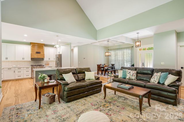 30 Shipman Parkway, Flat Rock, NC 28731