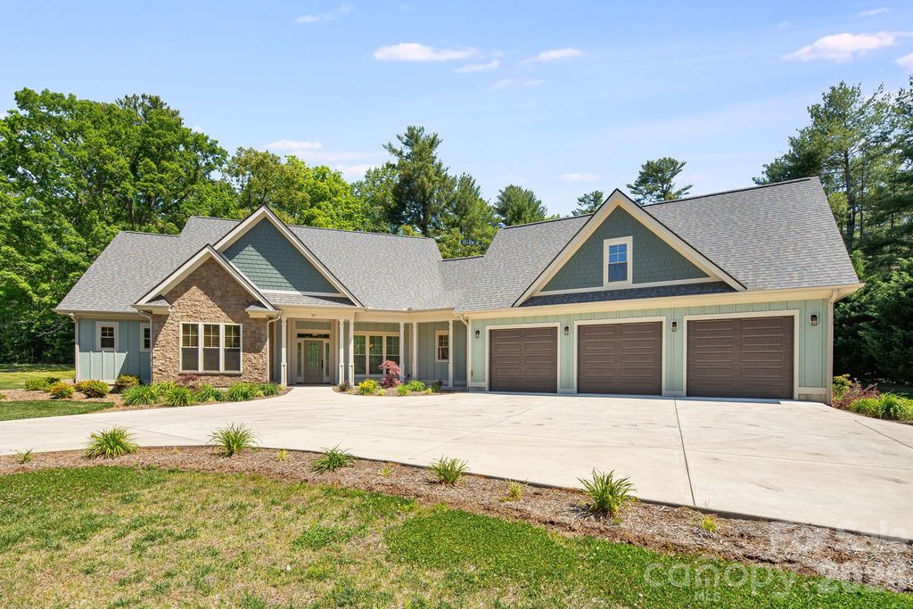 30 Shipman Parkway, Flat Rock, NC 28731