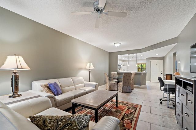 6503 SE Williamsburg Drive 104, Hobe Sound, FL 33455