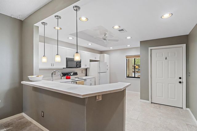 6503 SE Williamsburg Drive 104, Hobe Sound, FL 33455