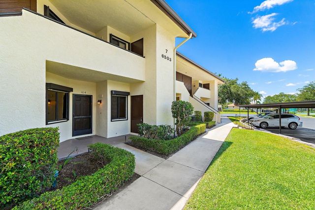 6503 SE Williamsburg Drive 104, Hobe Sound, FL 33455
