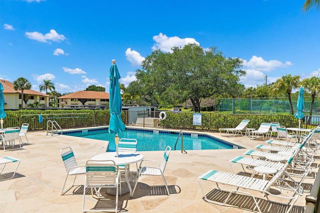 6503 SE Williamsburg Drive 104, Hobe Sound, FL 33455