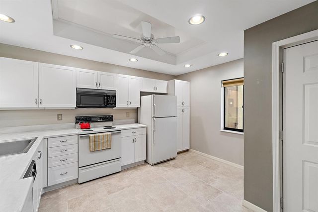 6503 SE Williamsburg Drive 104, Hobe Sound, FL 33455