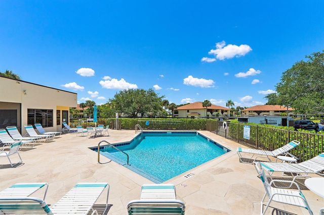 6503 SE Williamsburg Drive 104, Hobe Sound, FL 33455