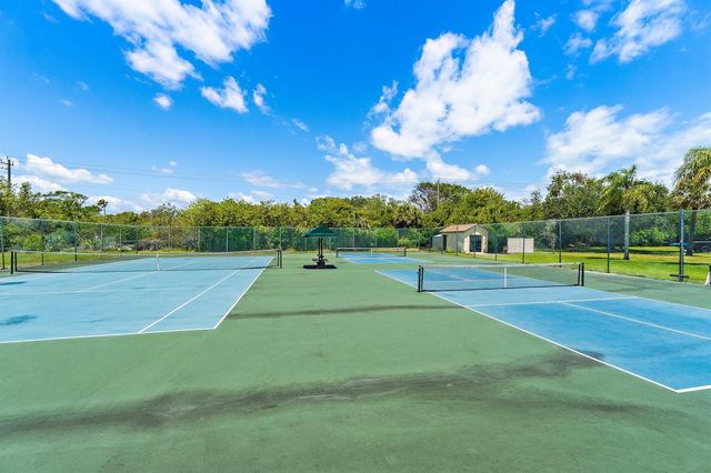 6503 SE Williamsburg Drive 104, Hobe Sound, FL 33455