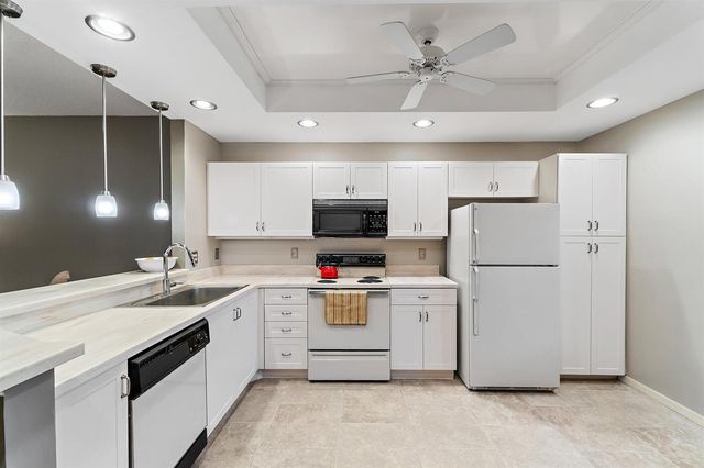 6503 SE Williamsburg Drive 104, Hobe Sound, FL 33455