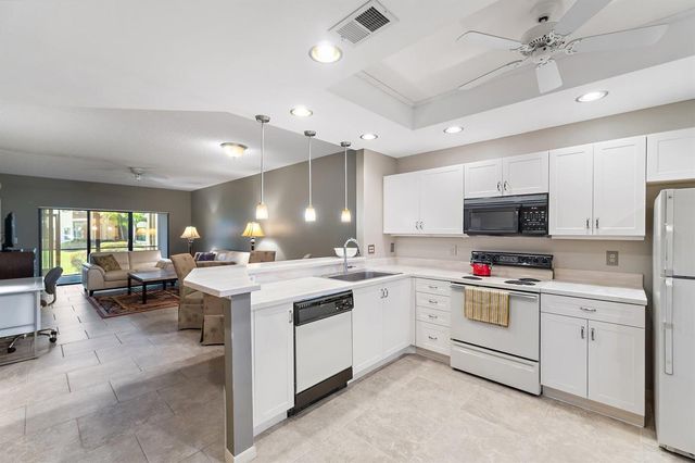 6503 SE Williamsburg Drive 104, Hobe Sound, FL 33455
