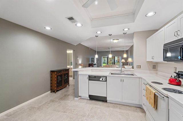 6503 SE Williamsburg Drive 104, Hobe Sound, FL 33455