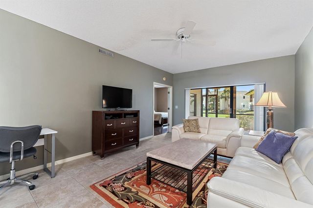 6503 SE Williamsburg Drive 104, Hobe Sound, FL 33455