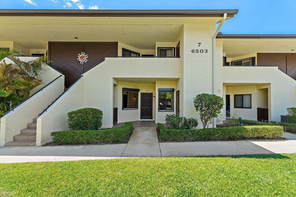 6503 SE Williamsburg Drive 104, Hobe Sound, FL 33455