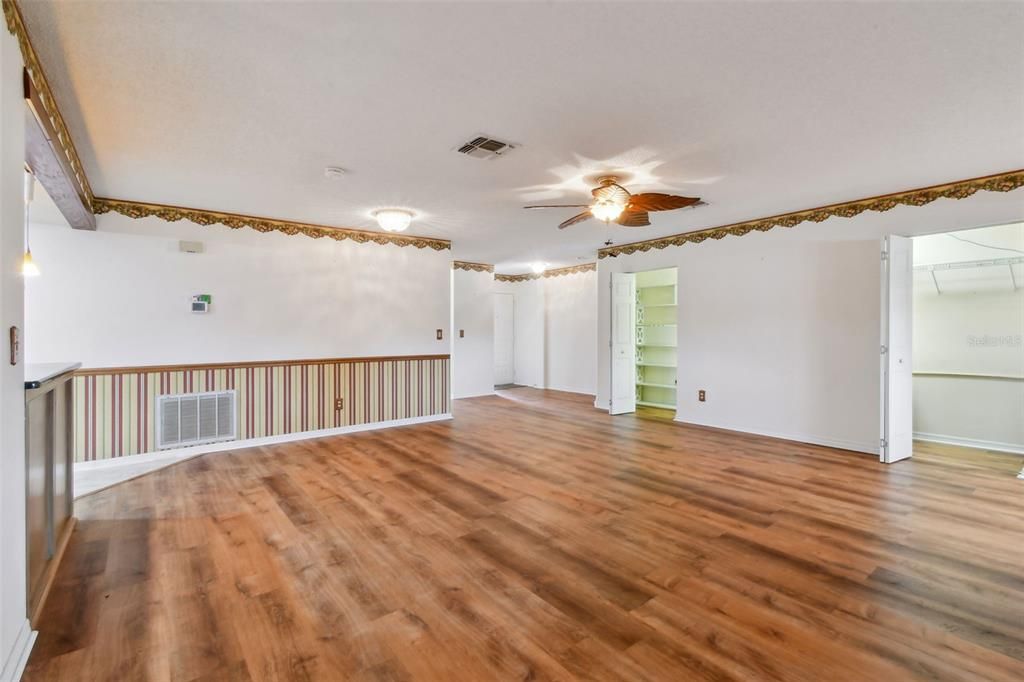 Image 12 of property listing at 912 E DEL WEBB BOULEVARD, Sun City Center, FL 33573
