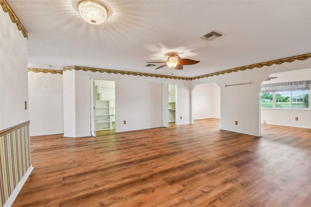 Image 13 of property listing at 912 E DEL WEBB BOULEVARD, Sun City Center, FL 33573