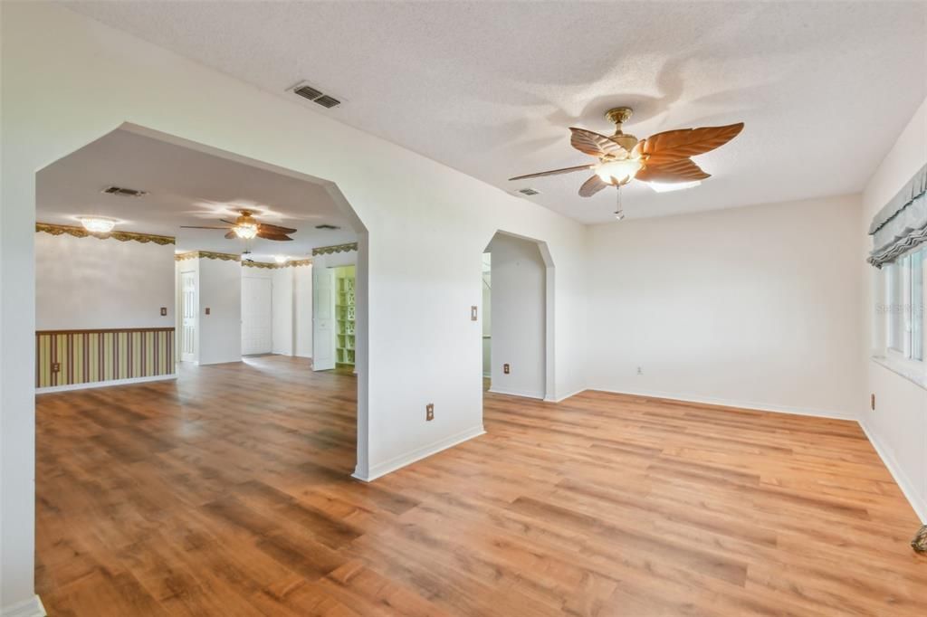 Image 15 of property listing at 912 E DEL WEBB BOULEVARD, Sun City Center, FL 33573