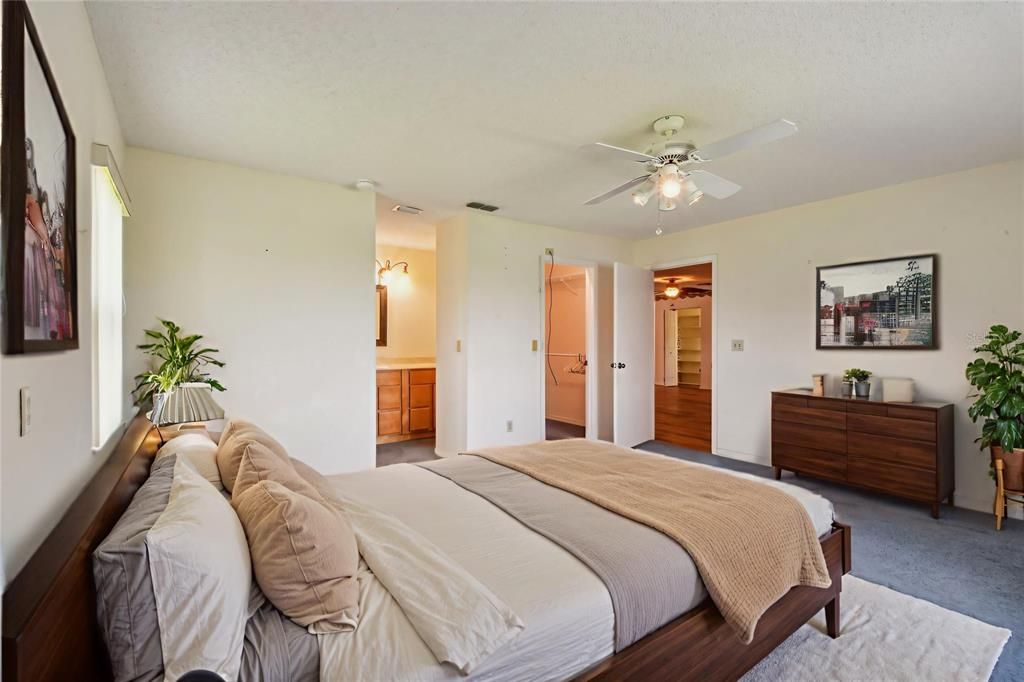 Image 18 of property listing at 912 E DEL WEBB BOULEVARD, Sun City Center, FL 33573