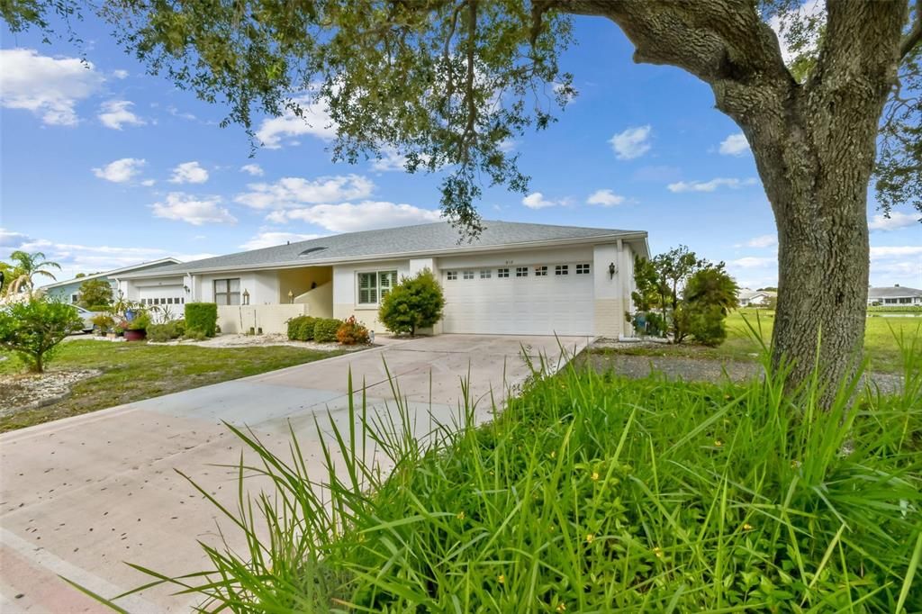 Image 2 of property listing at 912 E DEL WEBB BOULEVARD, Sun City Center, FL 33573
