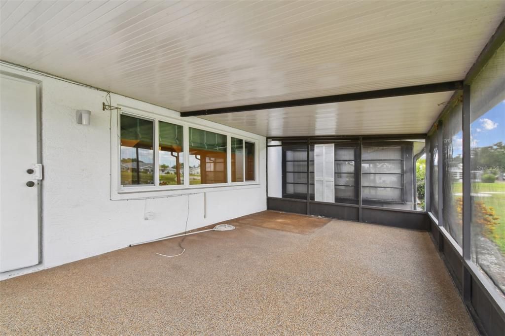 Image 22 of property listing at 912 E DEL WEBB BOULEVARD, Sun City Center, FL 33573