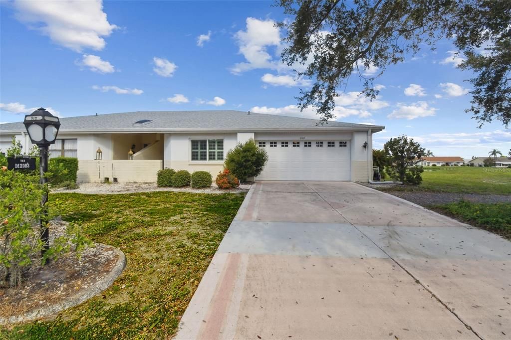 Image 3 of property listing at 912 E DEL WEBB BOULEVARD, Sun City Center, FL 33573