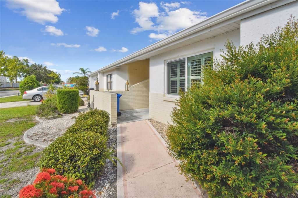Image 4 of property listing at 912 E DEL WEBB BOULEVARD, Sun City Center, FL 33573