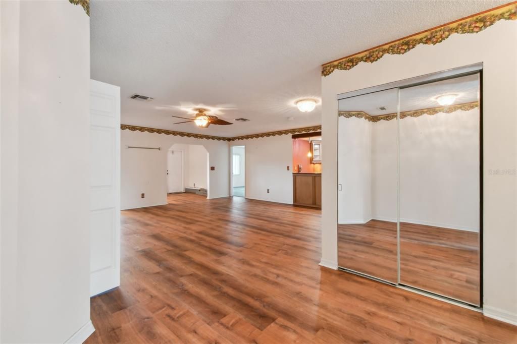 Image 6 of property listing at 912 E DEL WEBB BOULEVARD, Sun City Center, FL 33573