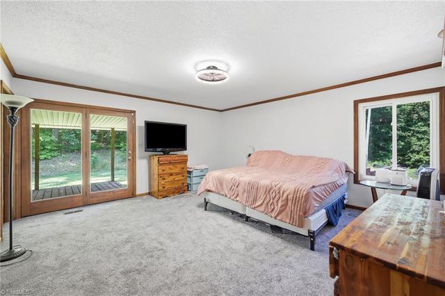 160 Puck Lane, Thomasville, NC 27360