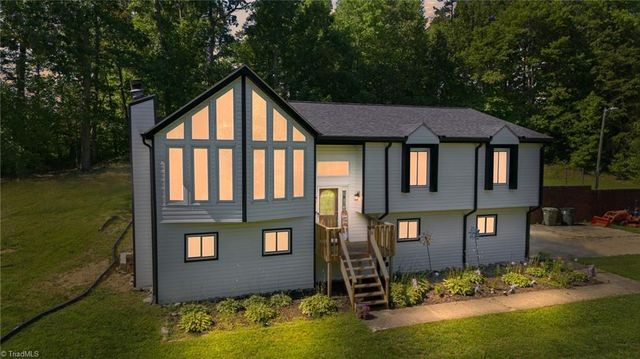 160 Puck Lane, Thomasville, NC 27360