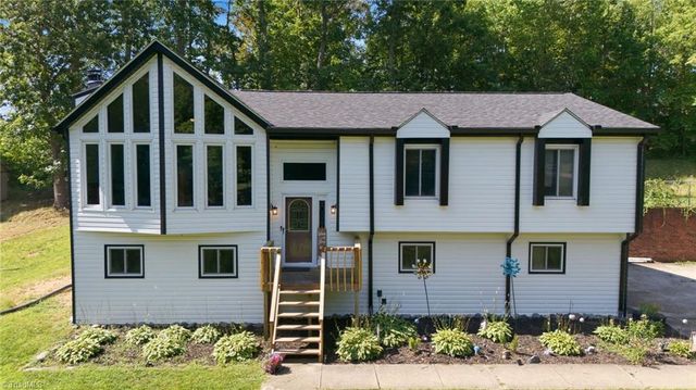 160 Puck Lane, Thomasville, NC 27360