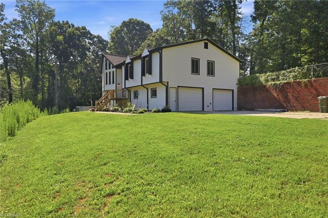 160 Puck Lane, Thomasville, NC 27360