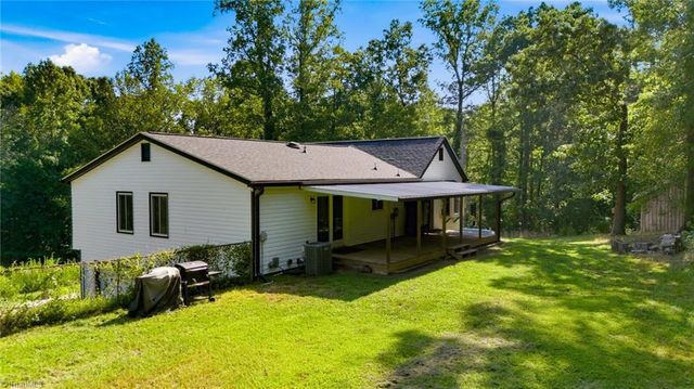 160 Puck Lane, Thomasville, NC 27360