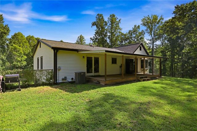 160 Puck Lane, Thomasville, NC 27360