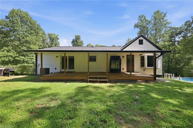 160 Puck Lane, Thomasville, NC 27360