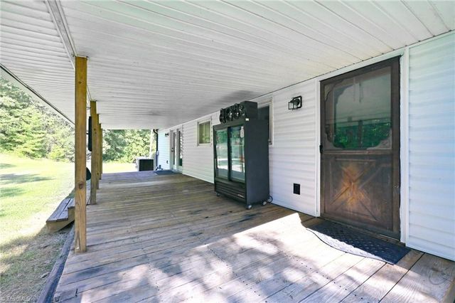 160 Puck Lane, Thomasville, NC 27360