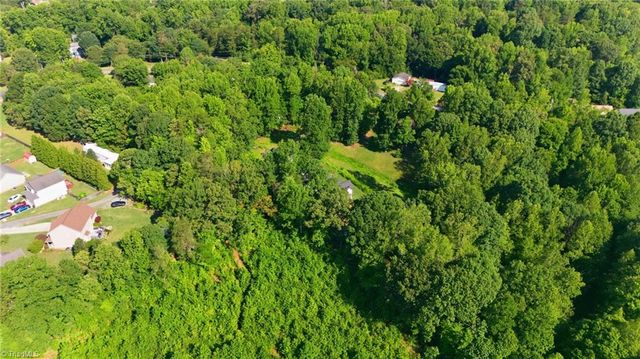 160 Puck Lane, Thomasville, NC 27360
