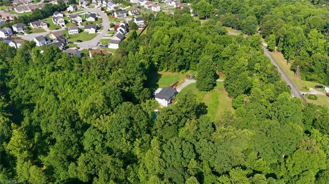 160 Puck Lane, Thomasville, NC 27360