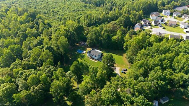 160 Puck Lane, Thomasville, NC 27360