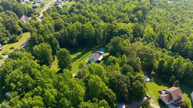 160 Puck Lane, Thomasville, NC 27360