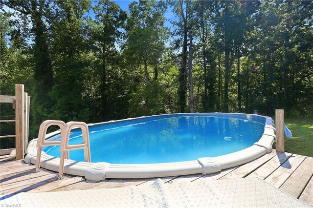 160 Puck Lane, Thomasville, NC 27360