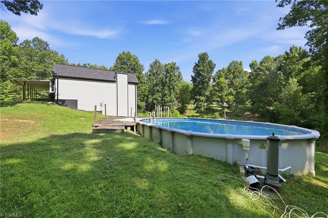 160 Puck Lane, Thomasville, NC 27360