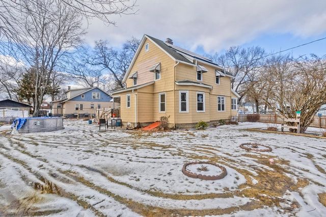 41 Embury St, Springfield, MA 01109