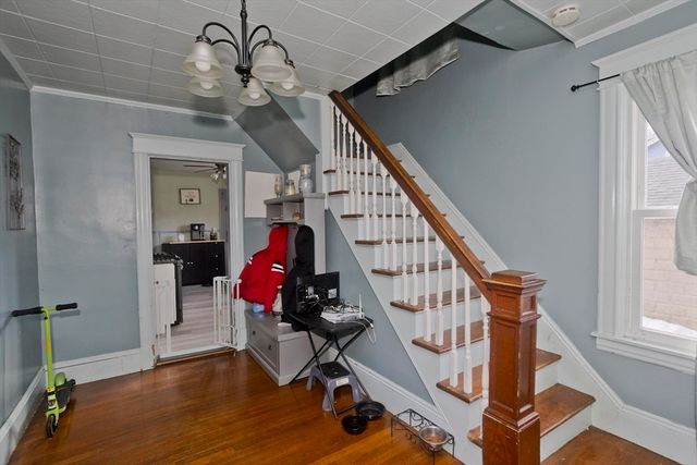 41 Embury St, Springfield, MA 01109