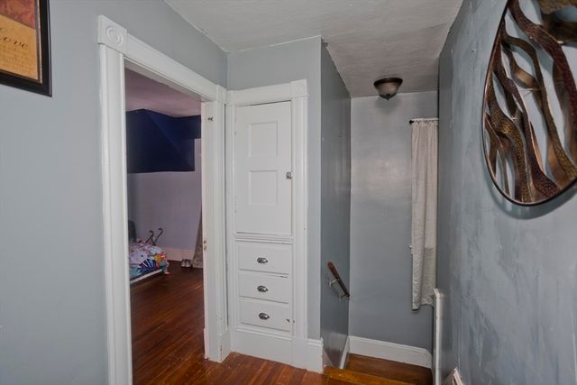 41 Embury St, Springfield, MA 01109