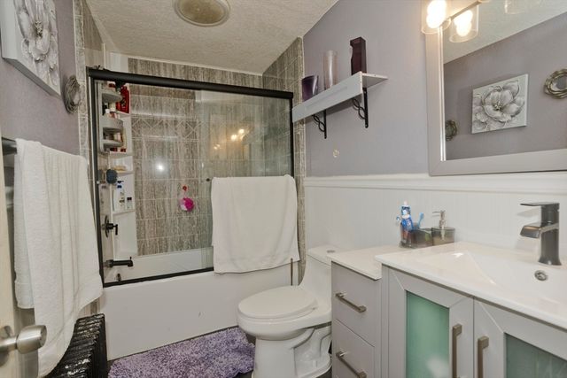 41 Embury St, Springfield, MA 01109